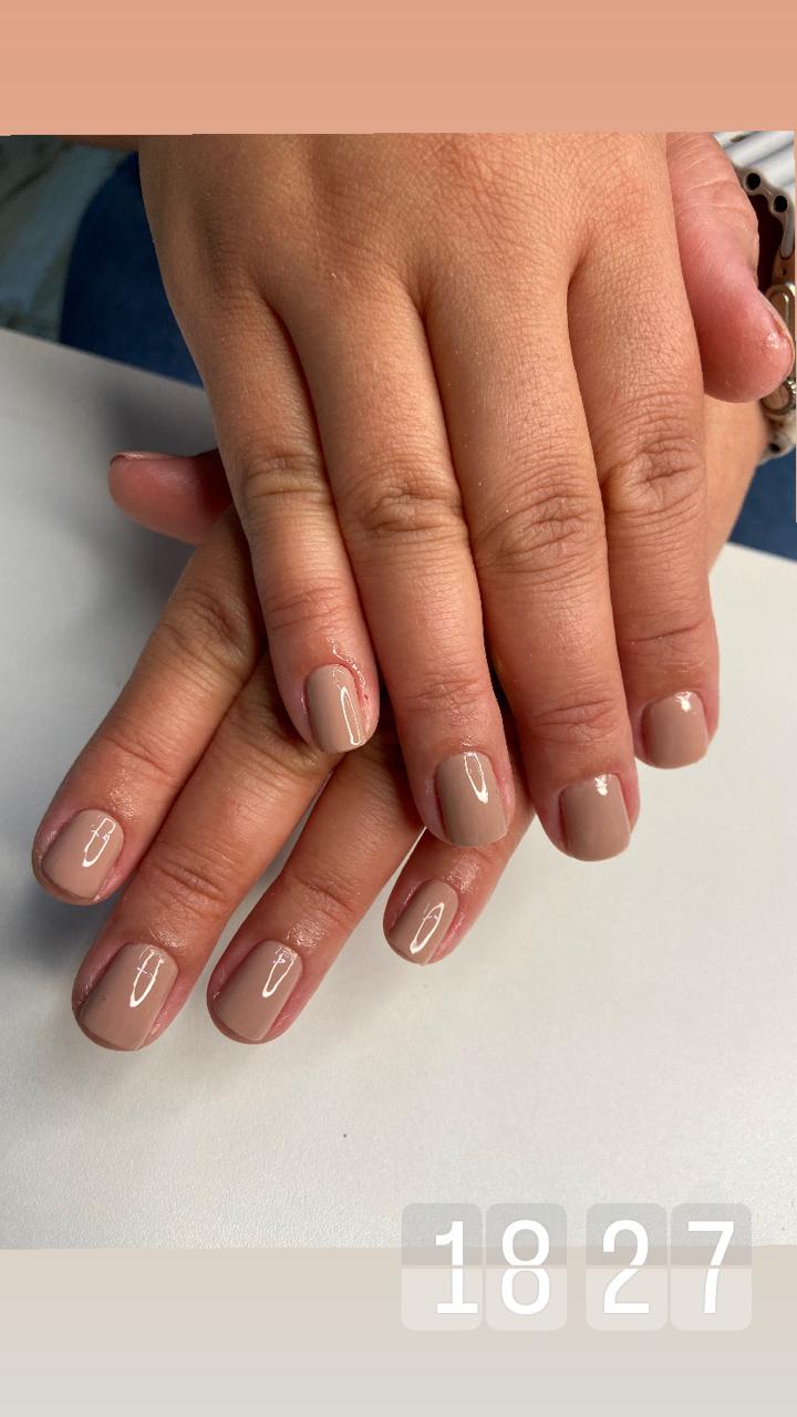 Manicure por Rafaela Baião – esmaltação e capricho nos detalhes
